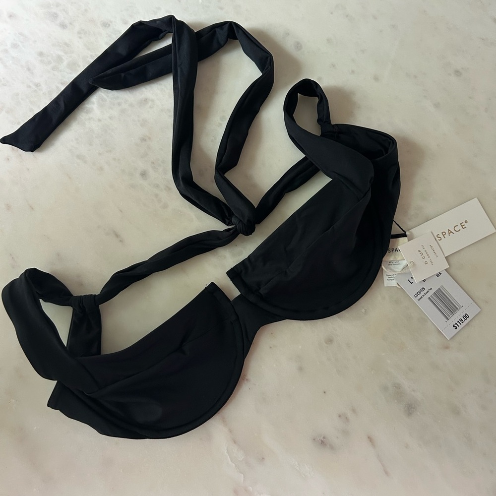 L*Space Coast to Coast top in Blk